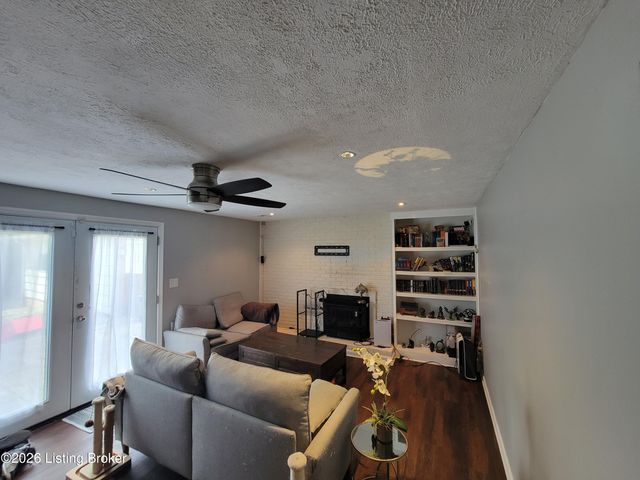 7008 S Watterson Trail, Louisville, KY 40291