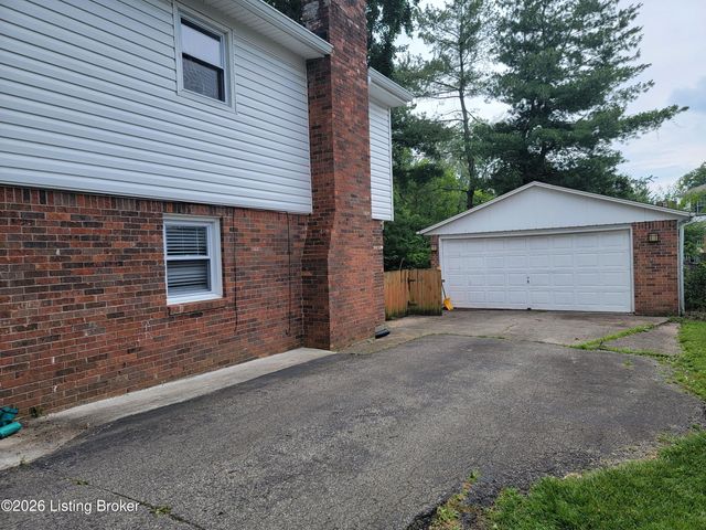 7008 S Watterson Trail, Louisville, KY 40291