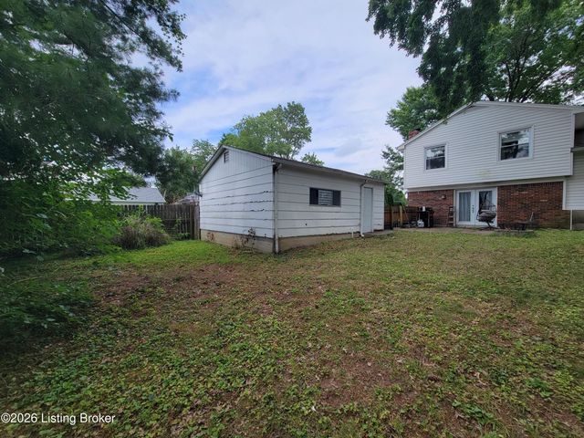7008 S Watterson Trail, Louisville, KY 40291