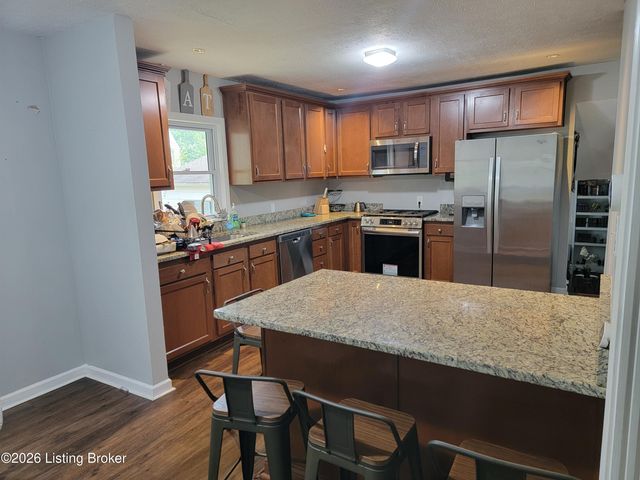 7008 S Watterson Trail, Louisville, KY 40291