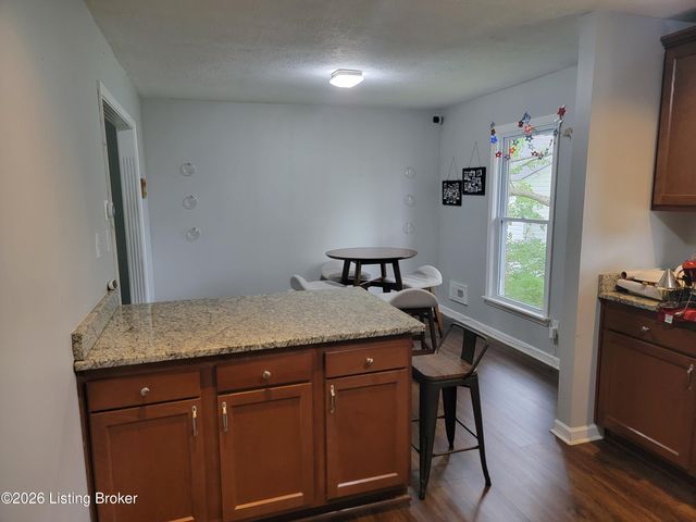 7008 S Watterson Trail, Louisville, KY 40291