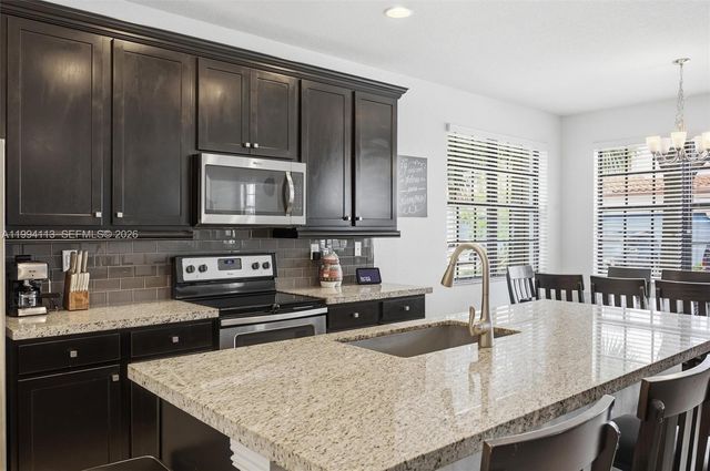 11652 SW 13th Ct, Pembroke Pines, FL 33025