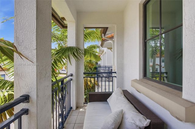 11652 SW 13th Ct, Pembroke Pines, FL 33025