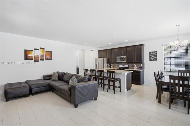 11652 SW 13th Ct, Pembroke Pines, FL 33025