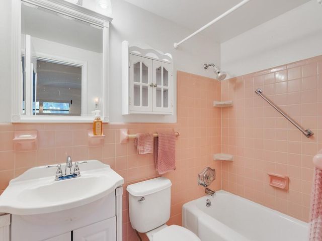 677 Royal Palm Boulevard 6, Vero Beach, FL 32960