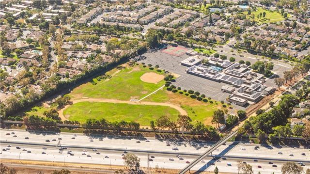 49 Thicket 36, Irvine, CA 92614