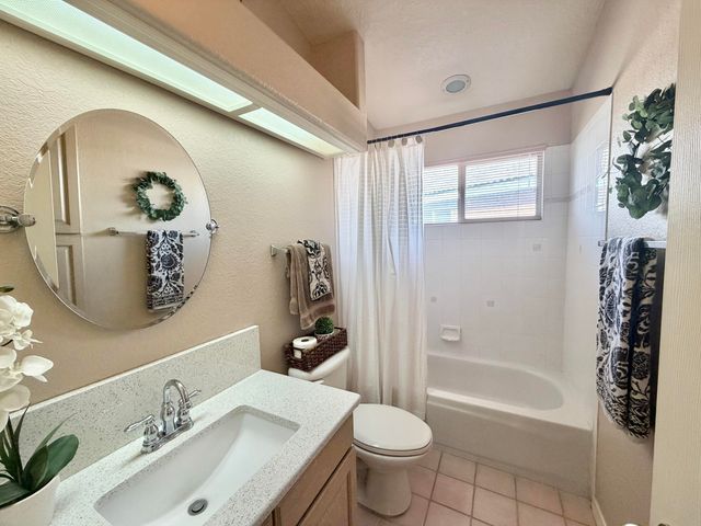 10319 Arroyo Crest Drive NW, Albuquerque, NM 87114