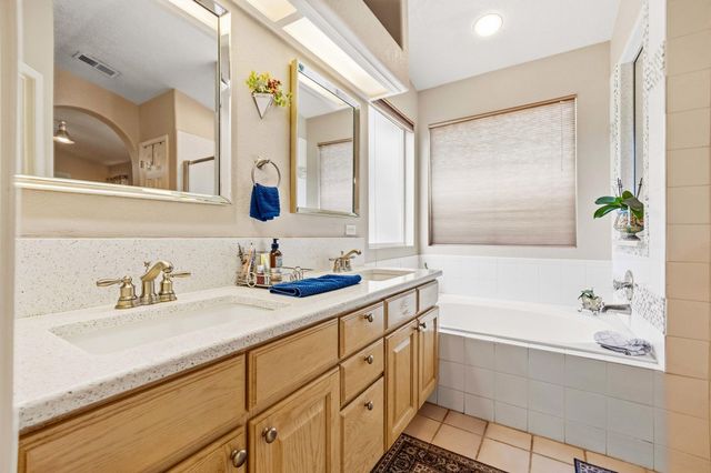 10319 Arroyo Crest Drive NW, Albuquerque, NM 87114