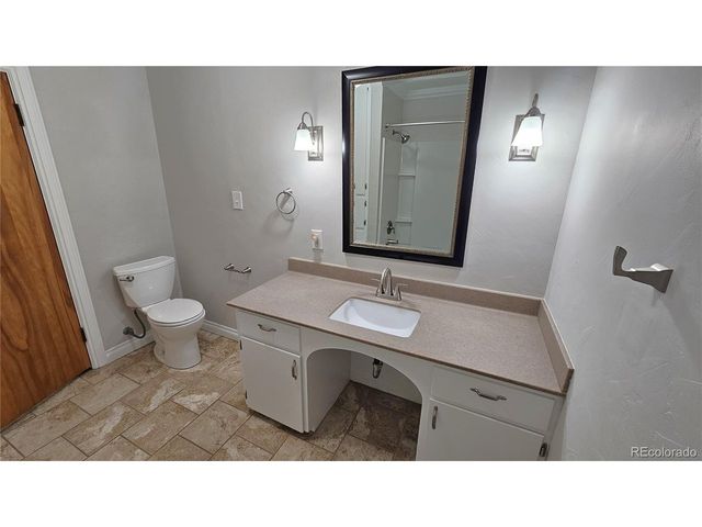 315 W 5th St, Julesburg, CO 80737