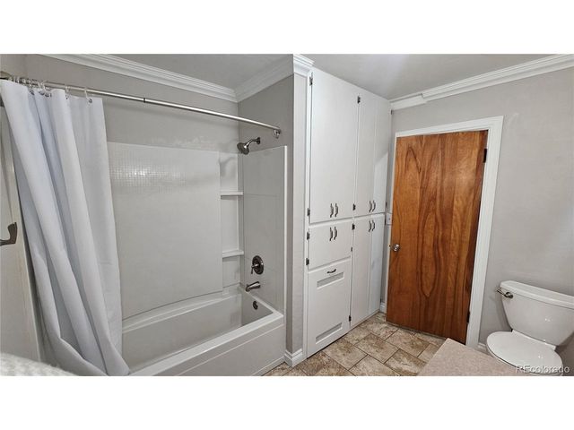 315 W 5th St, Julesburg, CO 80737