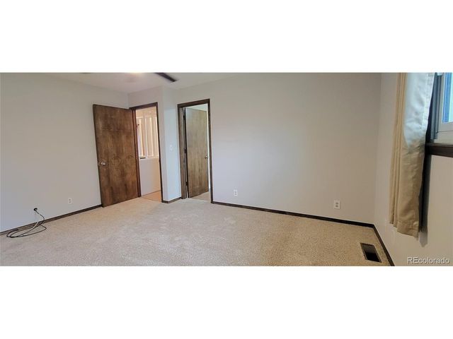 315 W 5th St, Julesburg, CO 80737