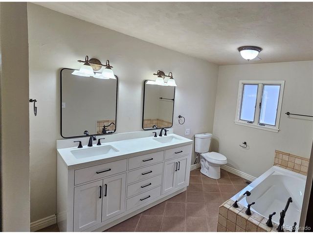 315 W 5th St, Julesburg, CO 80737