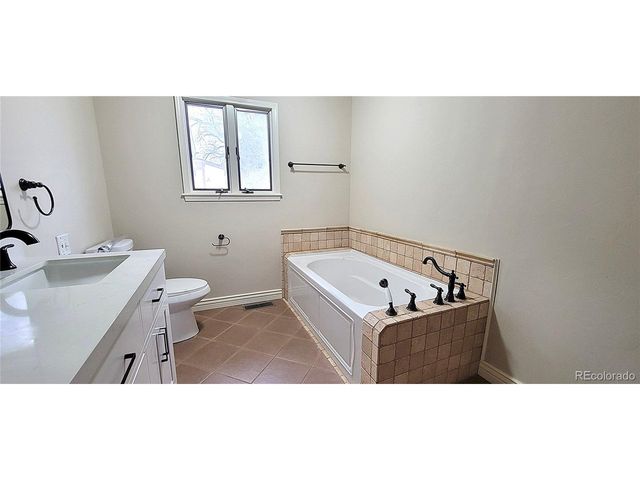 315 W 5th St, Julesburg, CO 80737