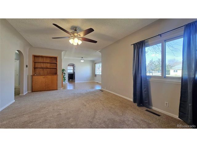 315 W 5th St, Julesburg, CO 80737