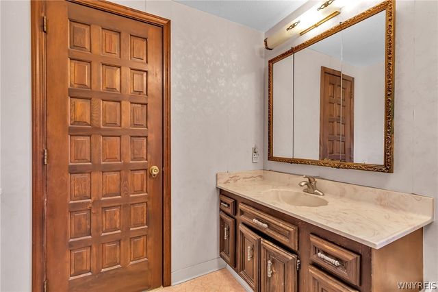 360 Forest Drive, West Seneca, NY 14224