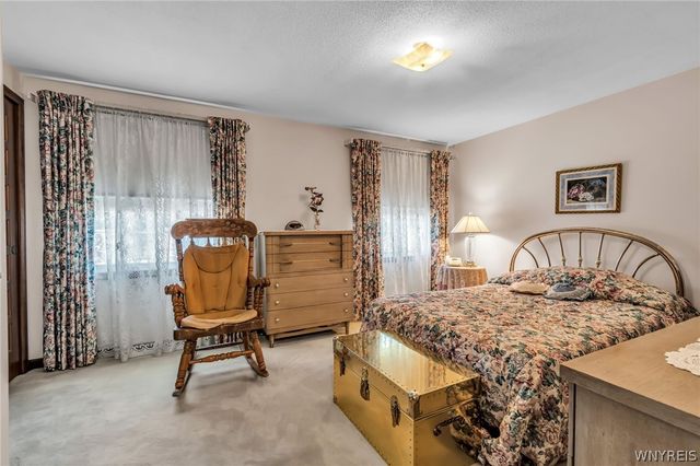 360 Forest Drive, West Seneca, NY 14224