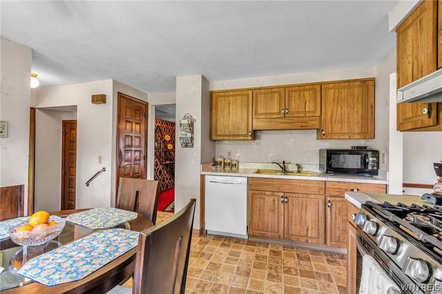 360 Forest Drive, West Seneca, NY 14224