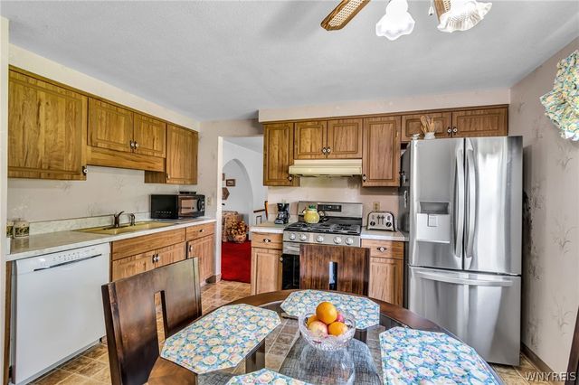 360 Forest Drive, West Seneca, NY 14224