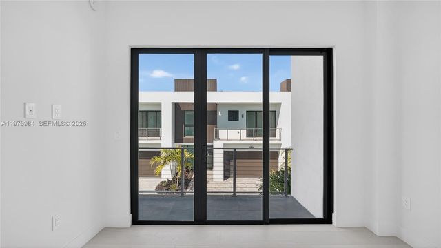 4652 SW 32ND AVE B2, Dania Beach, FL 33312