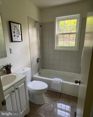 2805 HILLCREST PKWY, Temple Hills, MD 20748