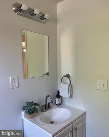 2805 HILLCREST PKWY, Temple Hills, MD 20748