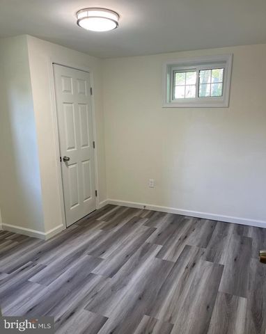 2805 HILLCREST PKWY, Temple Hills, MD 20748