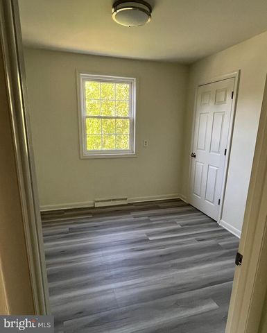 2805 HILLCREST PKWY, Temple Hills, MD 20748