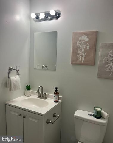 2805 HILLCREST PKWY, Temple Hills, MD 20748