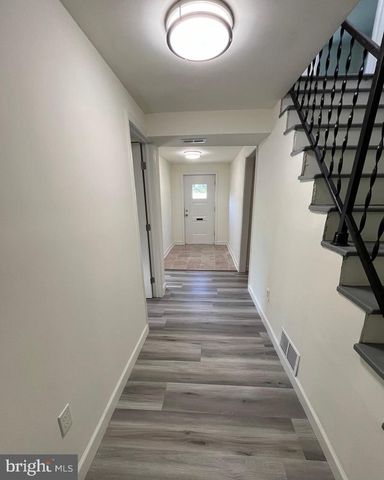 2805 HILLCREST PKWY, Temple Hills, MD 20748