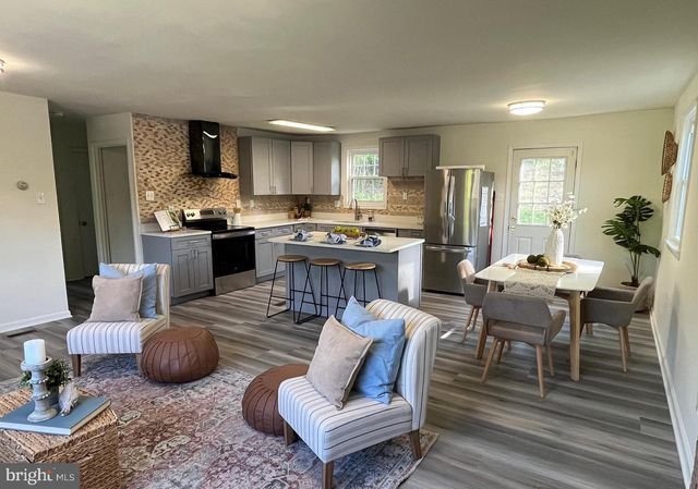 2805 HILLCREST PKWY, Temple Hills, MD 20748