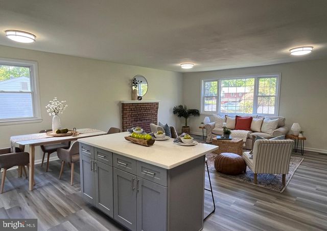2805 HILLCREST PKWY, Temple Hills, MD 20748