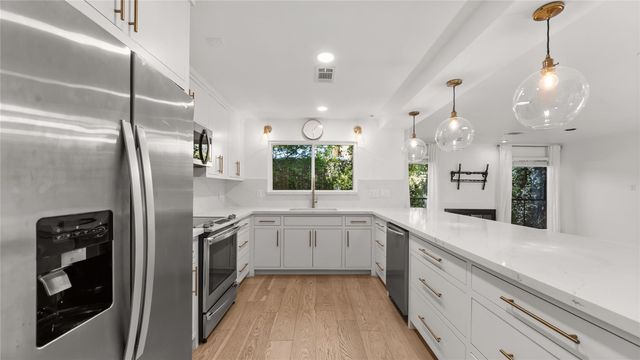 1914 Augusta Drive 16, Houston, TX 77057