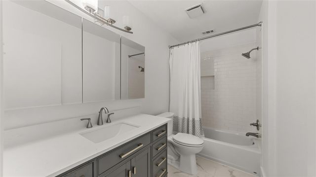 1914 Augusta Drive 16, Houston, TX 77057