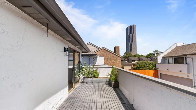 1914 Augusta Drive 16, Houston, TX 77057