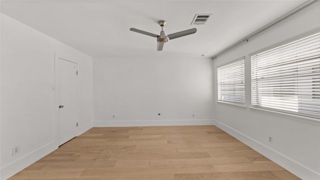 1914 Augusta Drive 16, Houston, TX 77057