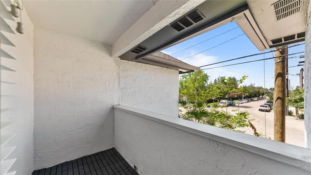 1914 Augusta Drive 16, Houston, TX 77057