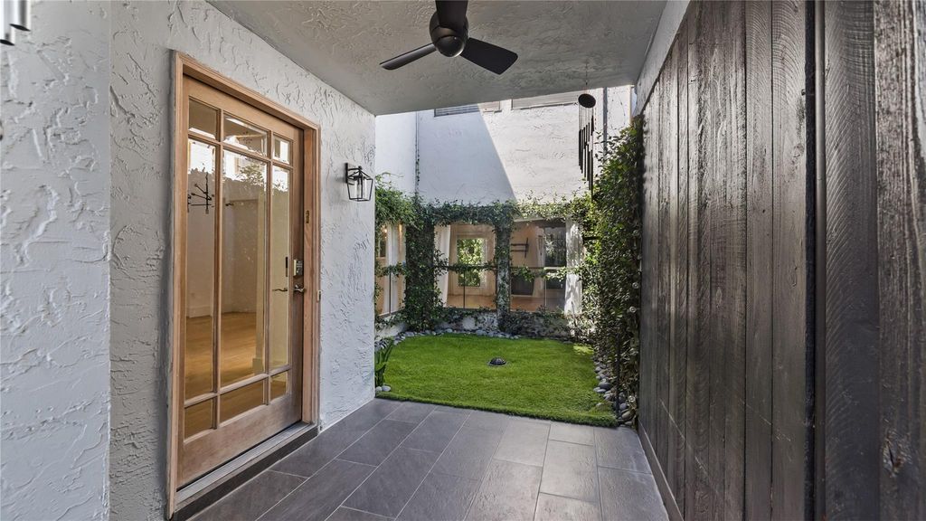 1914 Augusta Drive 16, Houston, TX 77057