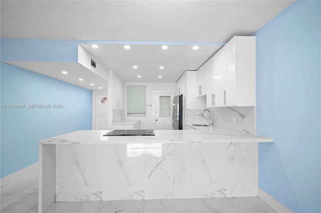 18601 NE 14th Ave 111, Miami, FL 33179