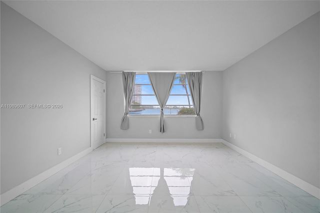 18601 NE 14th Ave 111, Miami, FL 33179