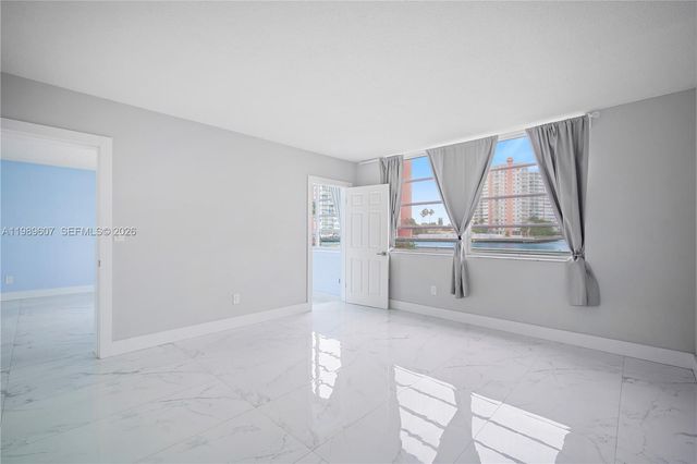 18601 NE 14th Ave 111, Miami, FL 33179