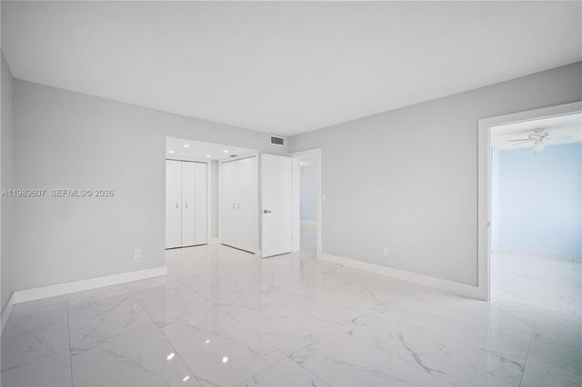 18601 NE 14th Ave 111, Miami, FL 33179