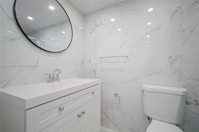 18601 NE 14th Ave 111, Miami, FL 33179