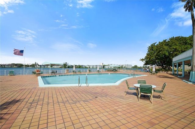 18601 NE 14th Ave 111, Miami, FL 33179