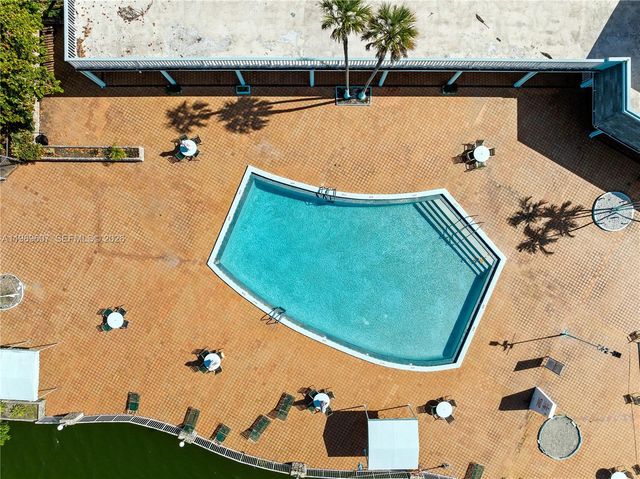 18601 NE 14th Ave 111, Miami, FL 33179