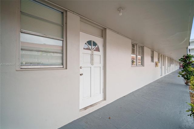 18601 NE 14th Ave 111, Miami, FL 33179