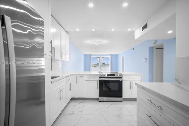 18601 NE 14th Ave 111, Miami, FL 33179