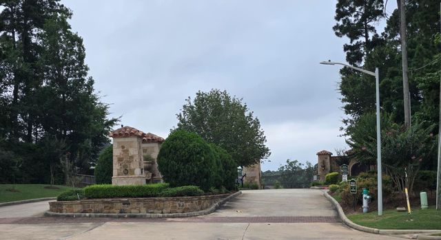 1713 Mission Oaks Court, Conroe, TX 77304
