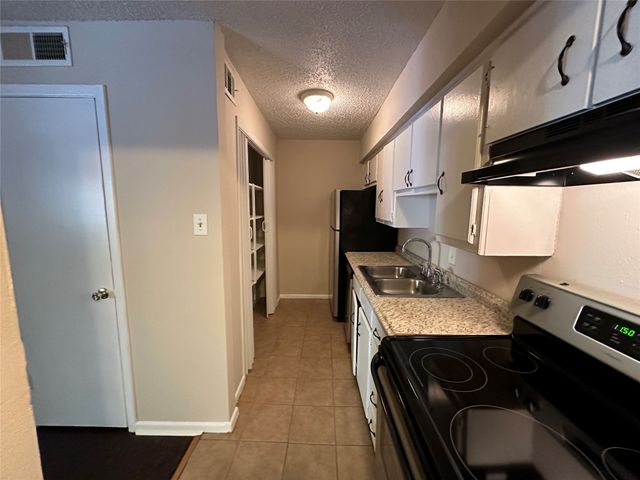 2833 Kings Road 206, Dallas, TX 75219