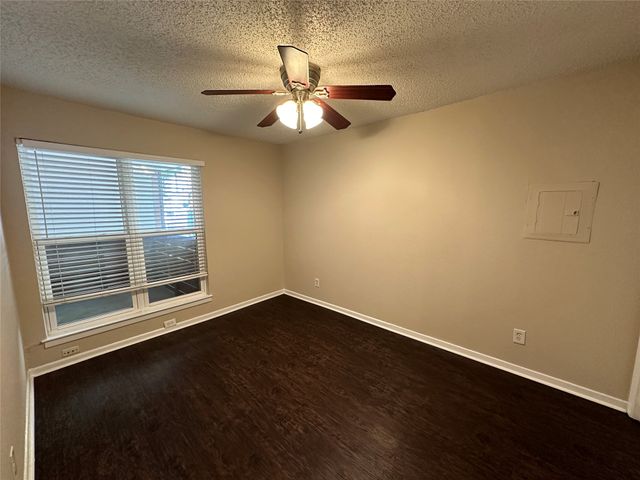 2833 Kings Road 206, Dallas, TX 75219