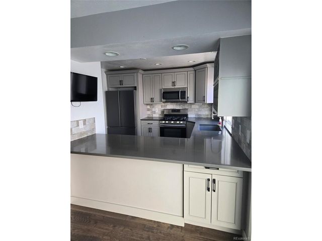 1050 S Monaco Pkwy 25, Denver, CO 80224